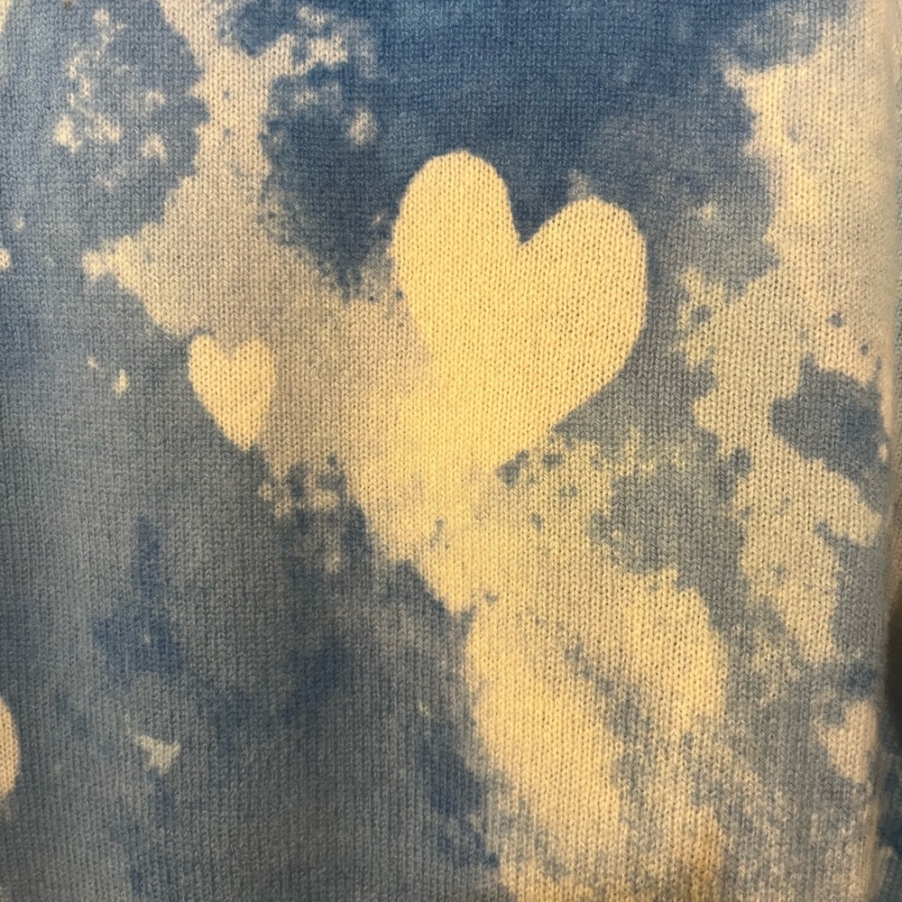 Kinross Cashmere Dreamy Hearts Pullover. Light Blue. Size M. - Picture 8 of 14